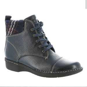 Clarks Navy Blue Whistle Bea Ankle Boot Size 6